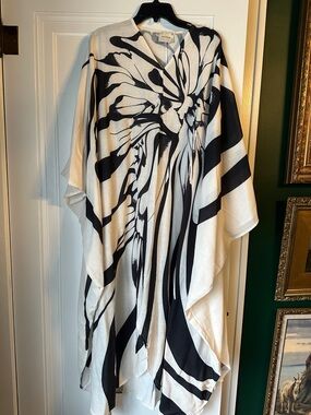 Black & White Floral Abstract Kaftan